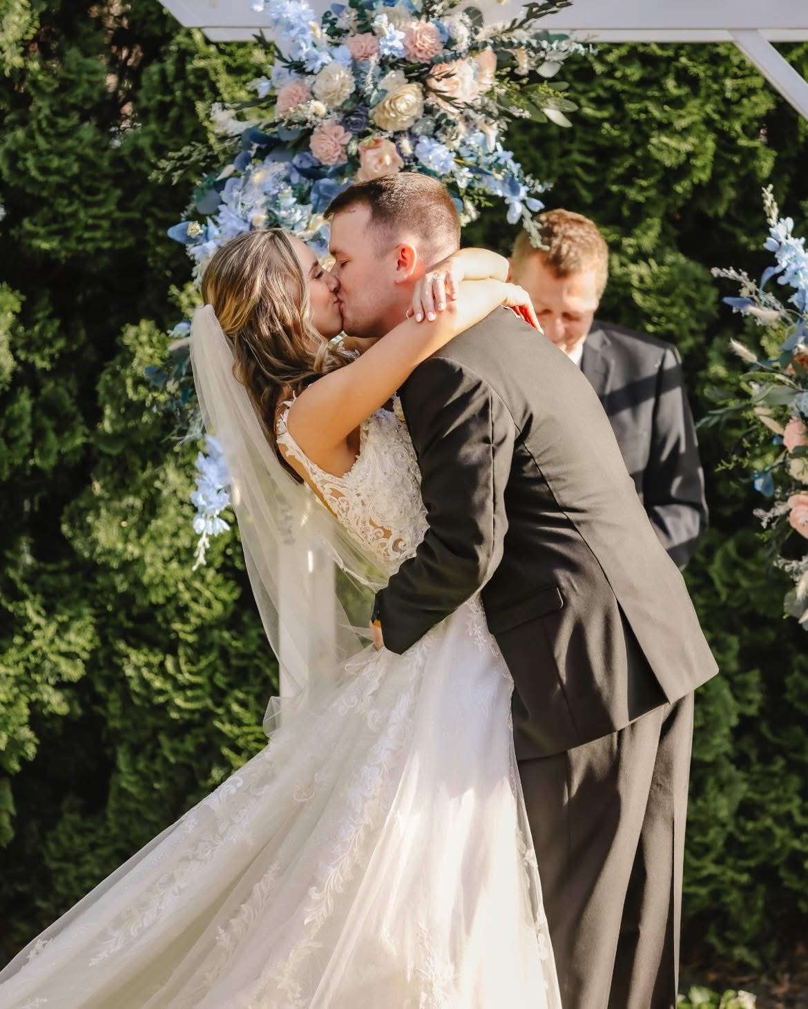 photo of matt and paige wedding at Valley Country Club Baltimore Maryland