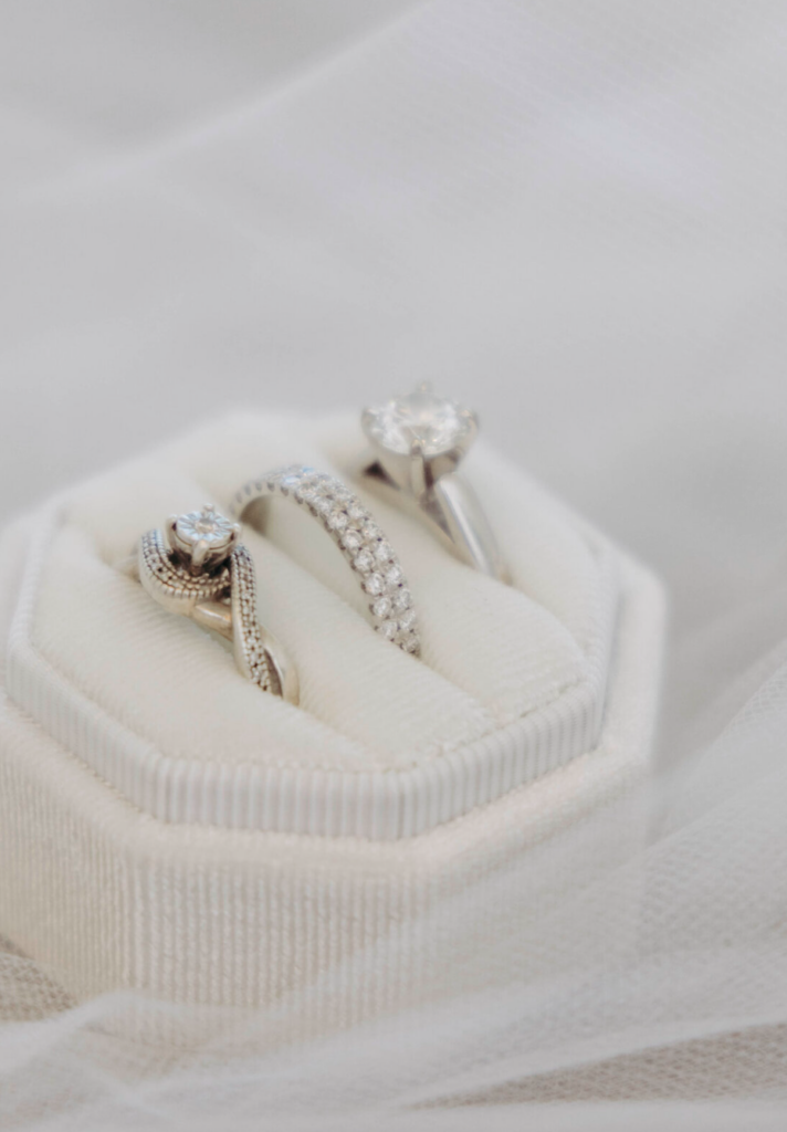 Wedding rings detail photography on the wedding day